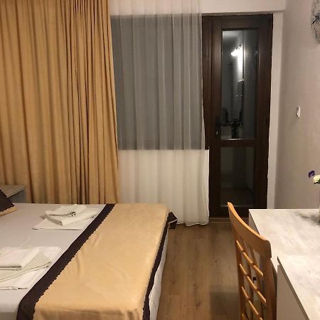 Guest Rooms Southern Nights Varvara  Kültér fotó