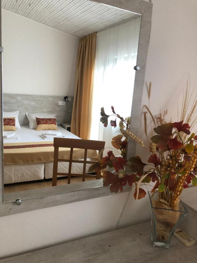 Guest Rooms Southern Nights Varvara  Kültér fotó