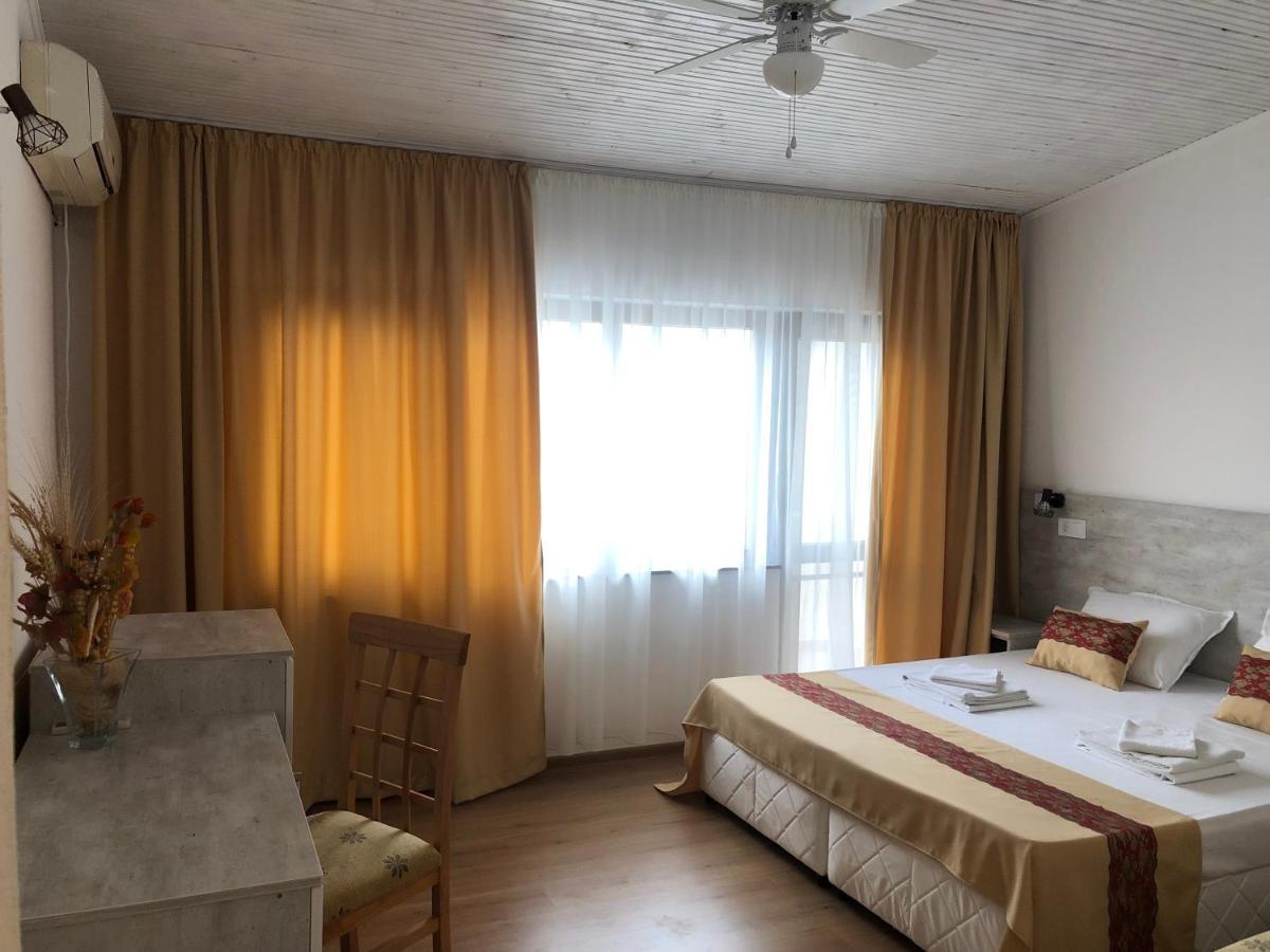 Guest Rooms Southern Nights Varvara  Kültér fotó