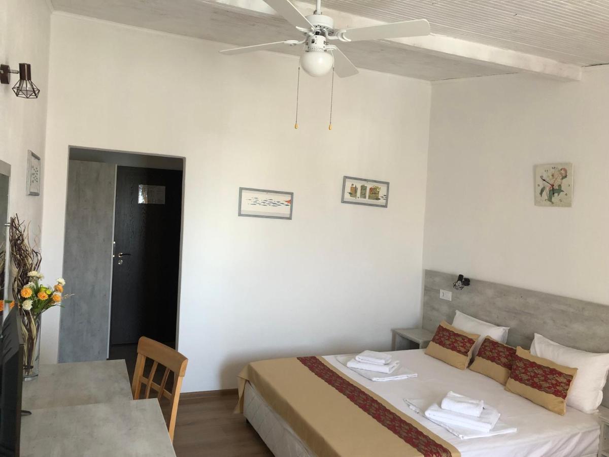 Guest Rooms Southern Nights Varvara  Kültér fotó