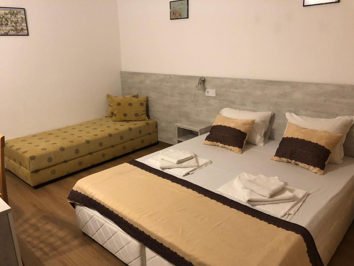 Guest Rooms Southern Nights Varvara  Kültér fotó